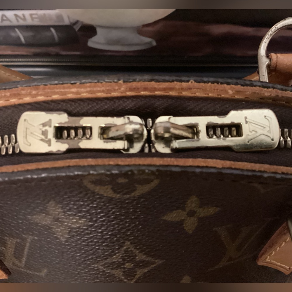 Louis Vuitton Ellipse Monogram PM Hand Bag with Dust bag & lock & key - Picture 5 of 14